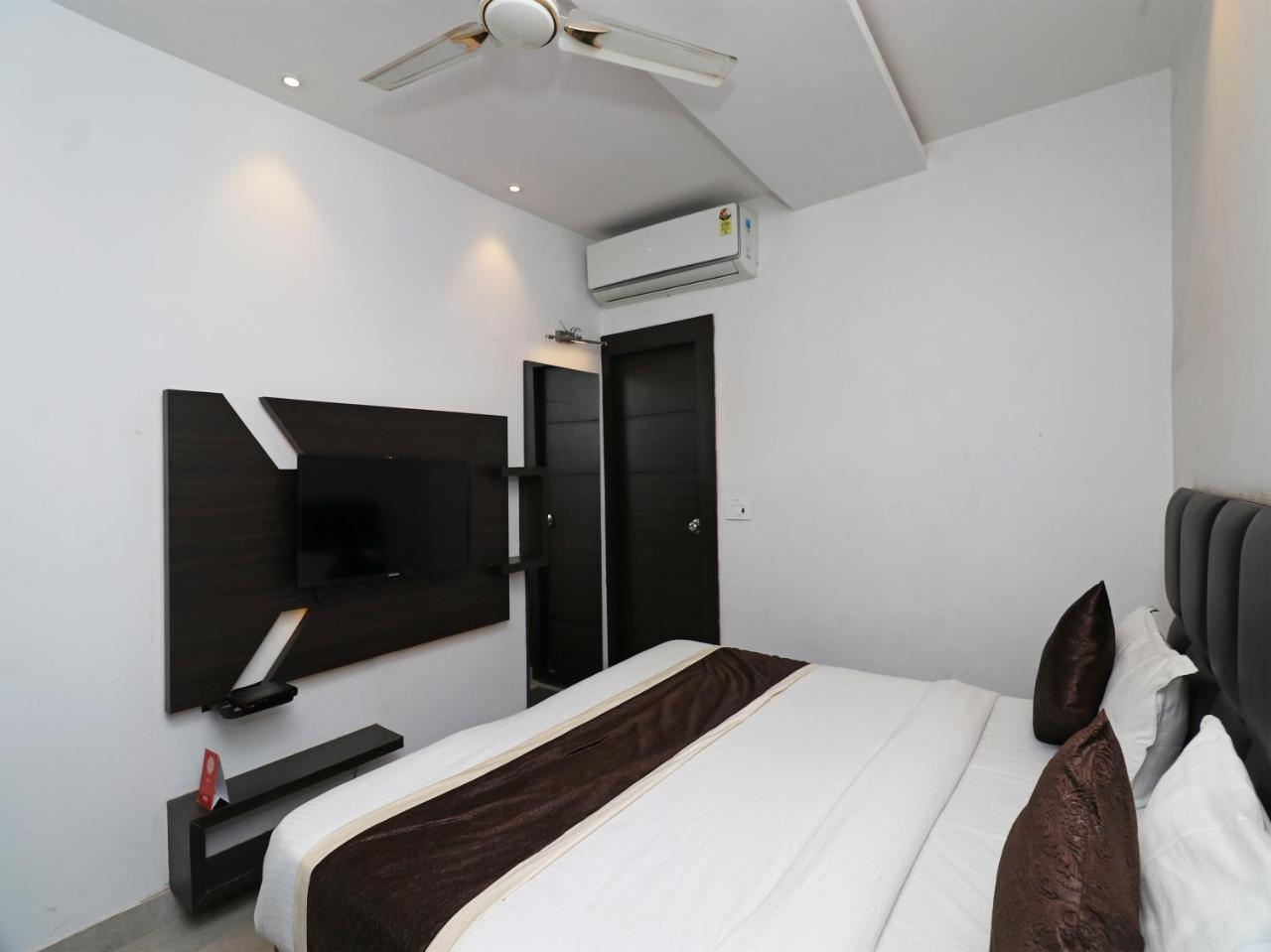 Oyo 23009 Maxx Hotel Lucknow
