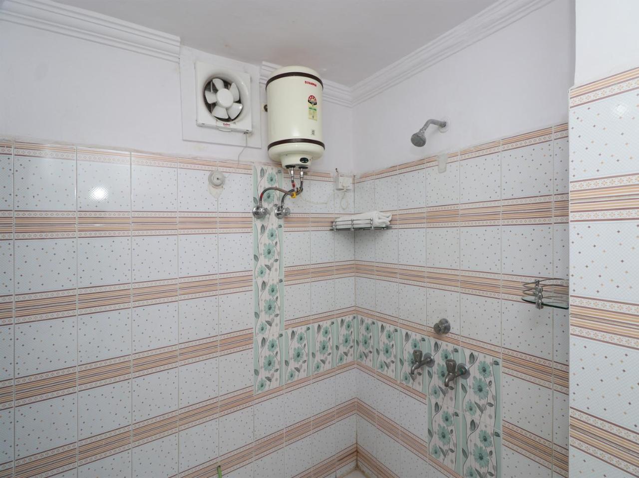 Oyo 23009 Maxx Hotel Lucknow