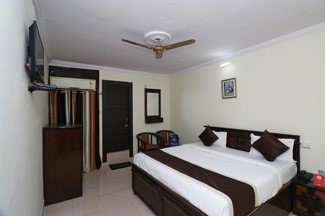 Oyo 23009 Maxx Hotel