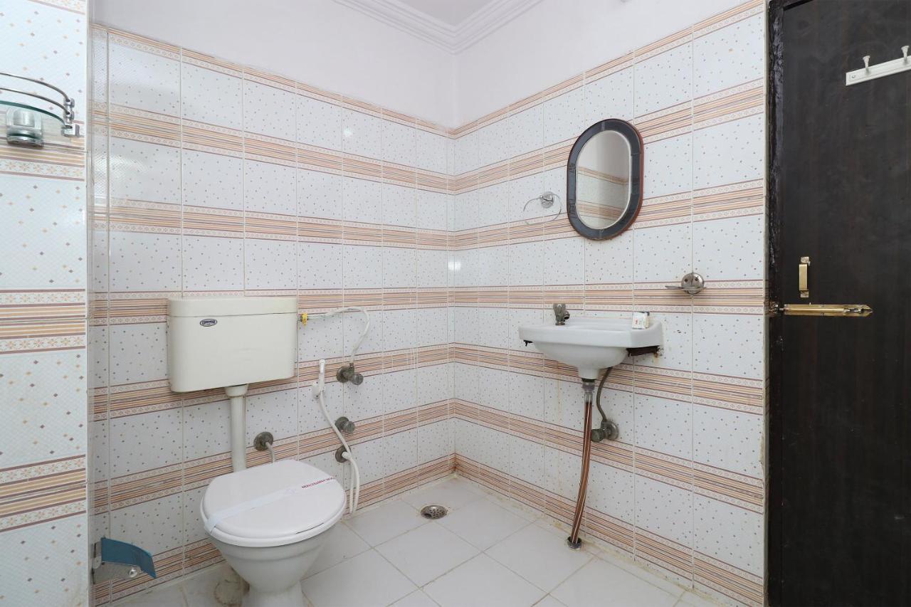 Oyo 23009 Maxx Hotel 3*