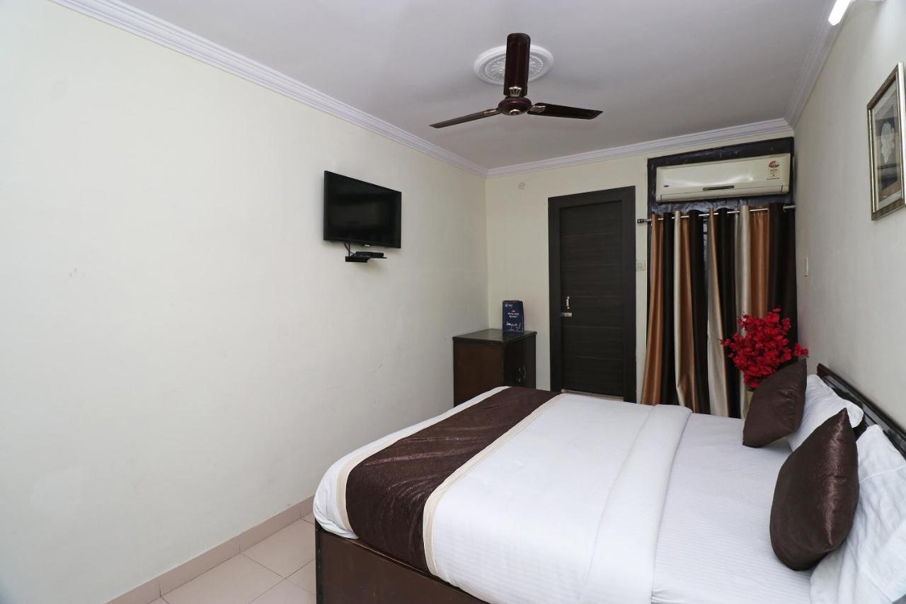 Oyo 23009 Maxx Hotel
